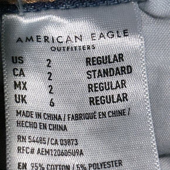 American Eagle Denim Distressed Mom Jeans Size 2 - Picture 13 of 13